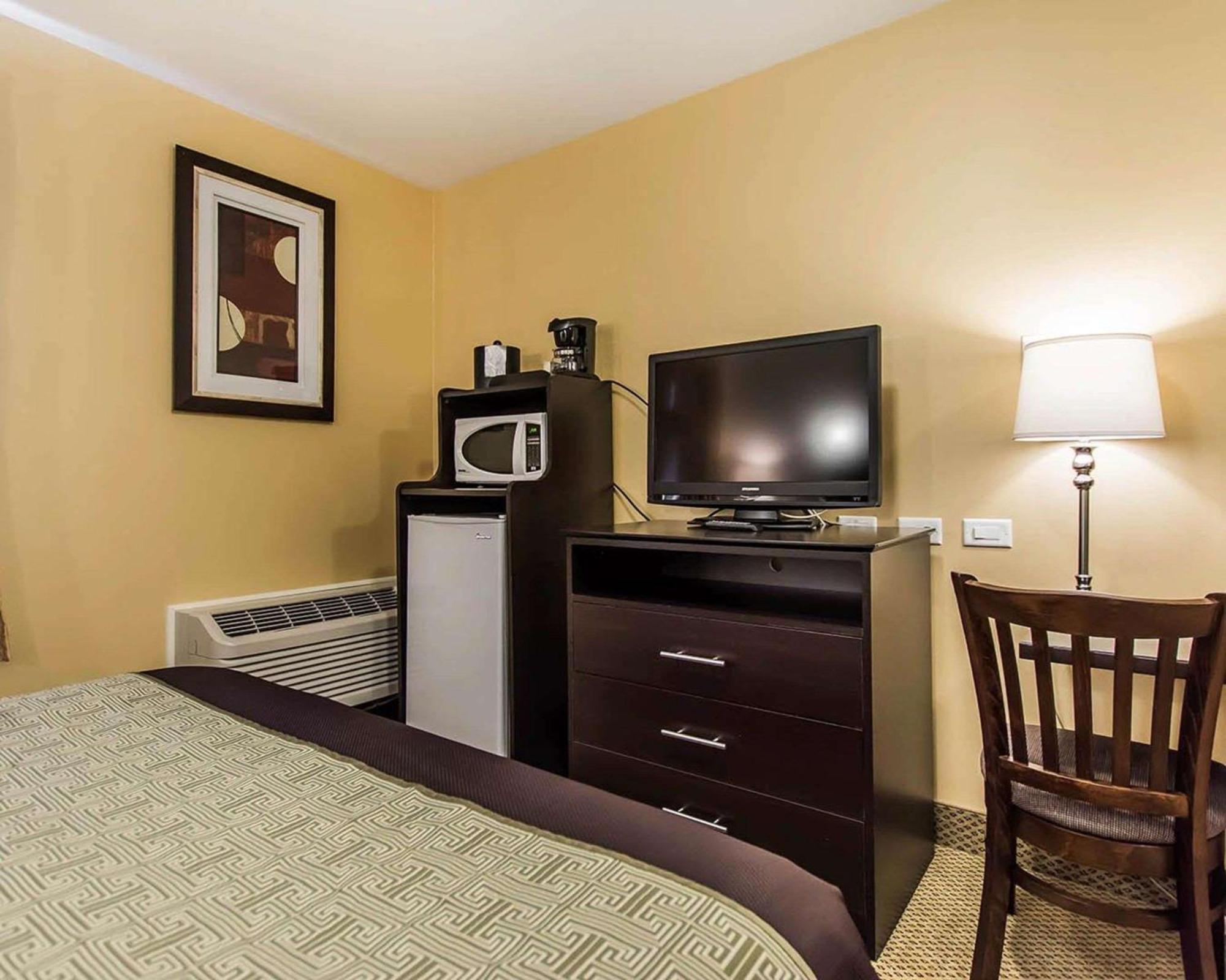 Quality Inn Moncton Bagian luar foto