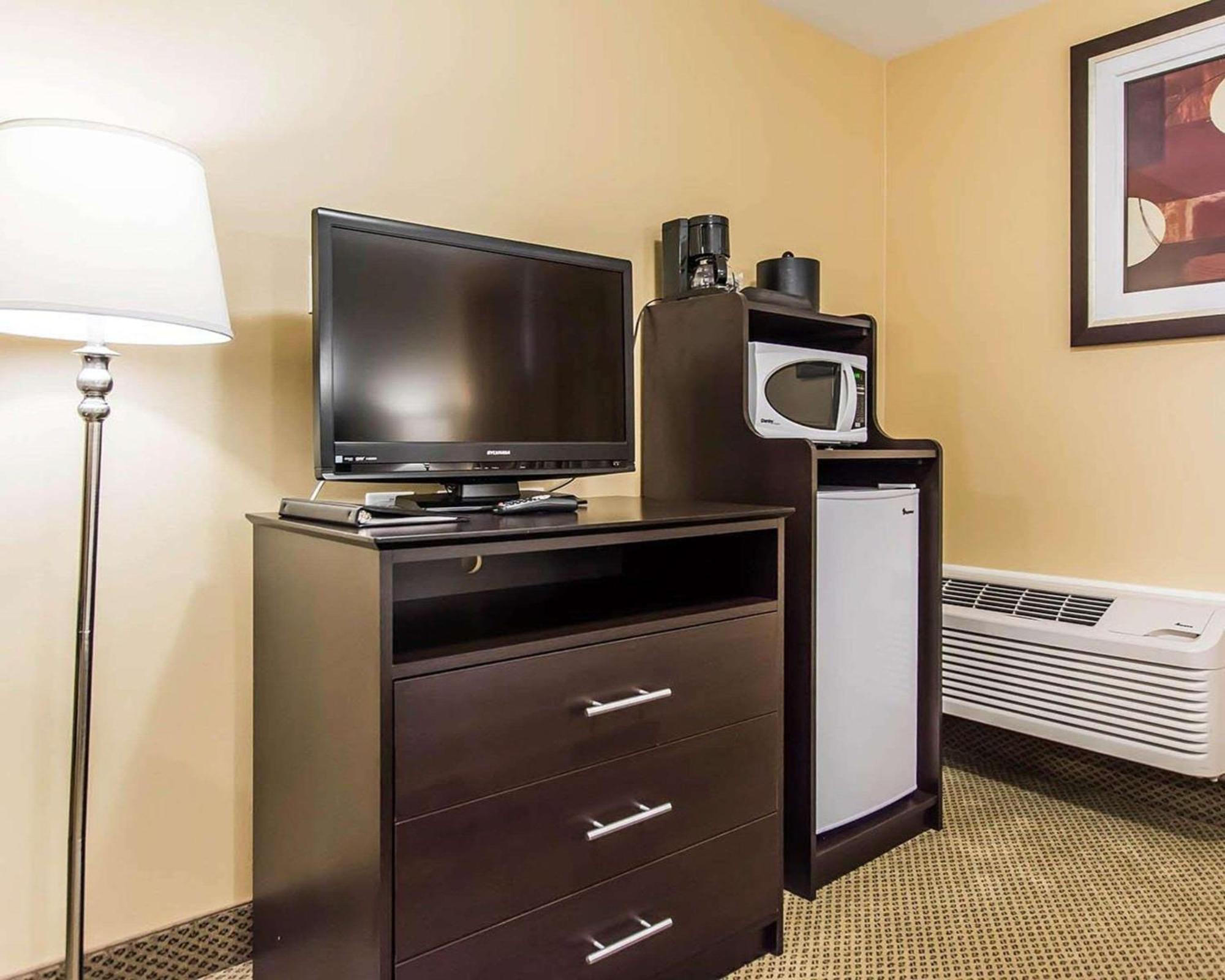 Quality Inn Moncton Bagian luar foto