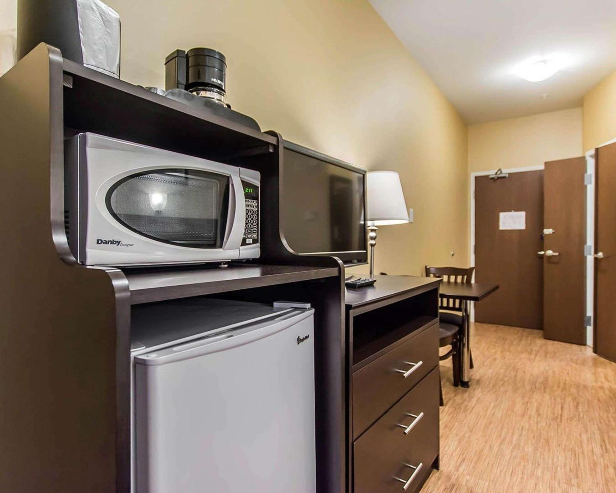 Quality Inn Moncton Bagian luar foto