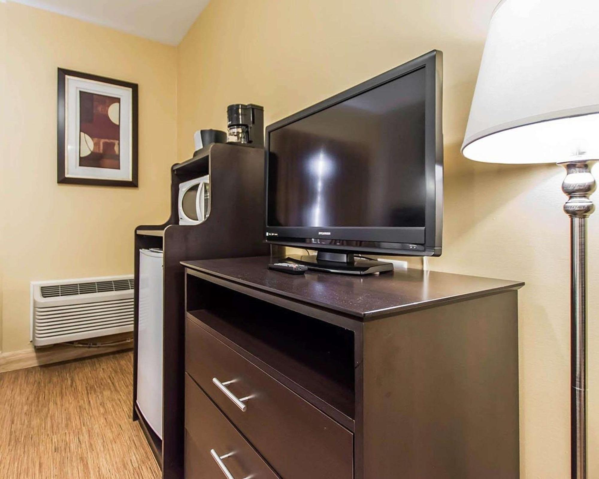 Quality Inn Moncton Bagian luar foto