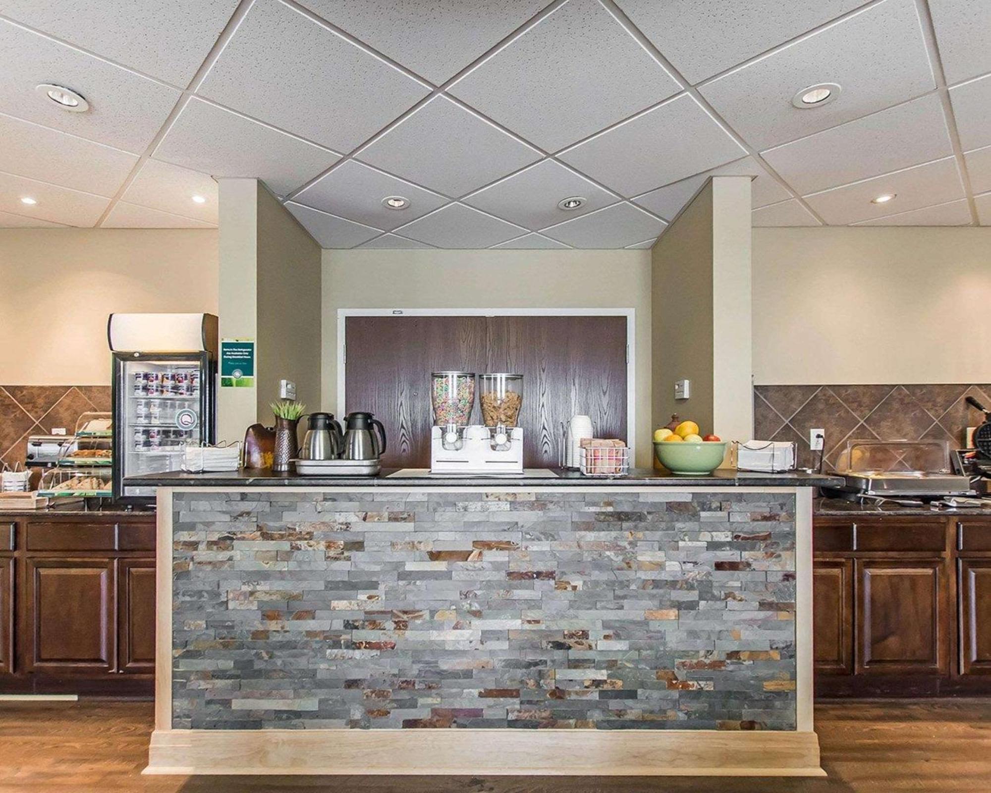 Quality Inn Moncton Bagian luar foto